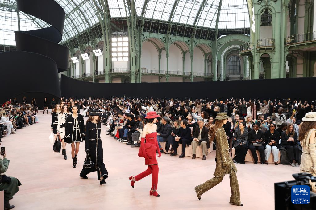 巴黎时装周——香奈儿发布秋冬新品成衣