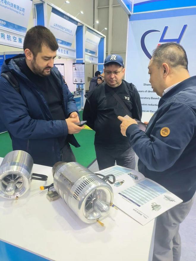 大同企业携多款微型涡喷发动机亮相珠海航展(图3)