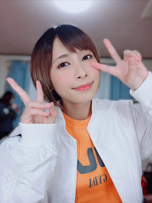 “巨乳小只马”逢见梨花：身高145cm体重38kgH杯百年难遇！(图3)