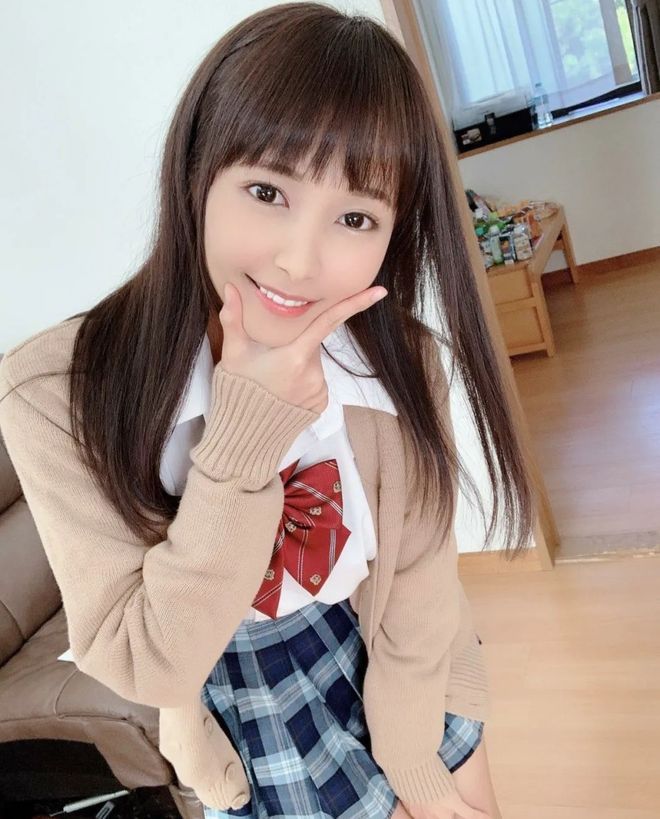 “巨乳小只马”逢见梨花：身高145cm体重38kgH杯百年难遇！(图7)